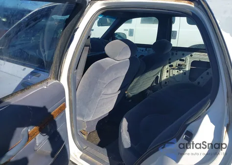 1998 Mercury Grand Marquis z USA, uszkodzony, nr VIN 2MEFM74W8WX601638